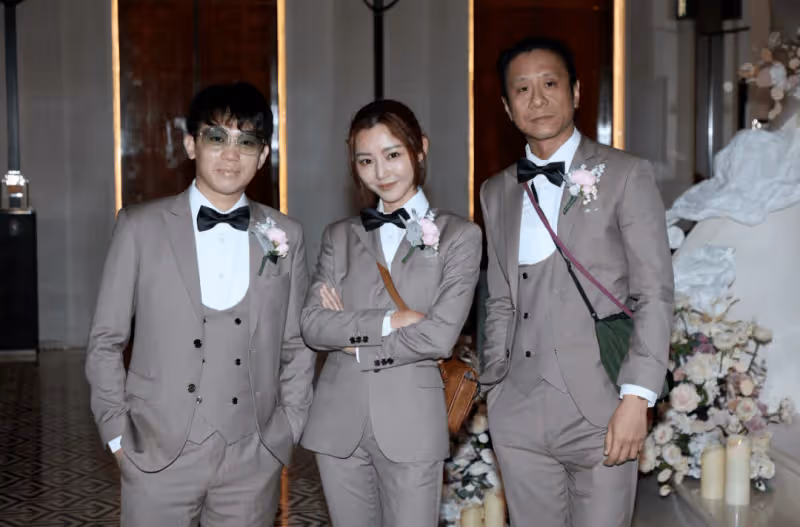 恭喜!TVB女星低胸婚紗出嫁!與英皇男星情深擁吻場面感人