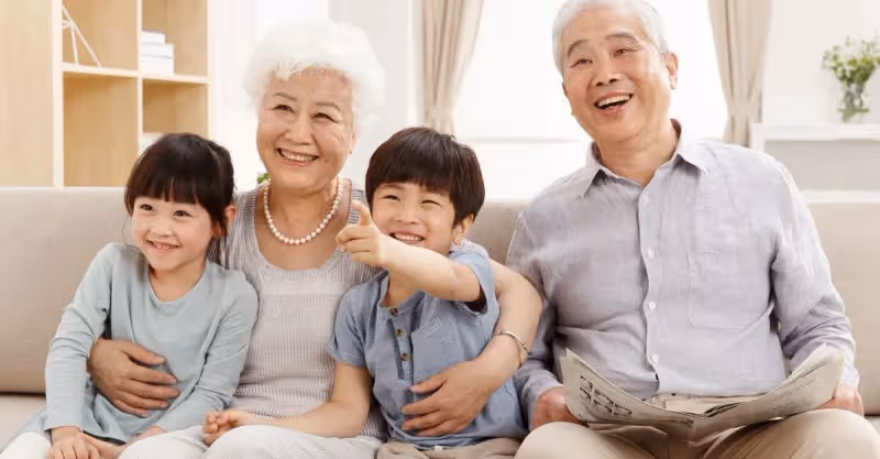勸兒子晚婚晚育，給他兩套房，存款200萬，我的養老生活卻透心涼
