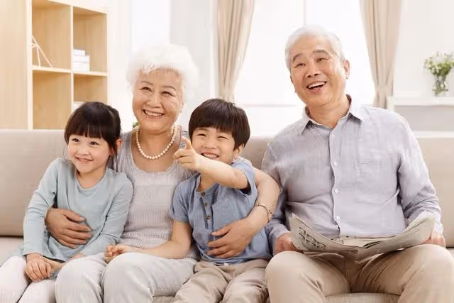 勸兒子晚婚晚育,給他兩套房,存款200萬,我的養老生活卻透心涼