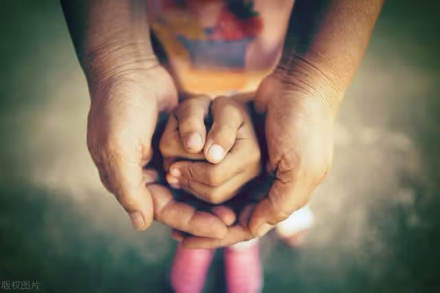 勸兒子晚婚晚育,給他兩套房,存款200萬,我的養老生活卻透心涼
