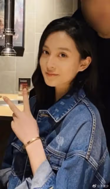 毛阿敏參加愛女成人禮!學霸女兒打唇釘惹爭議,打扮成熟倒像28歲