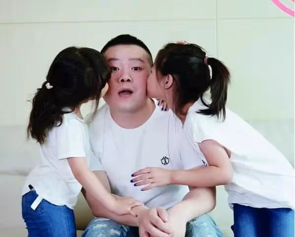 受私生子風波影響?38歲岳雲鵬頭髮花白,頭頂大片斑禿憔悴不少