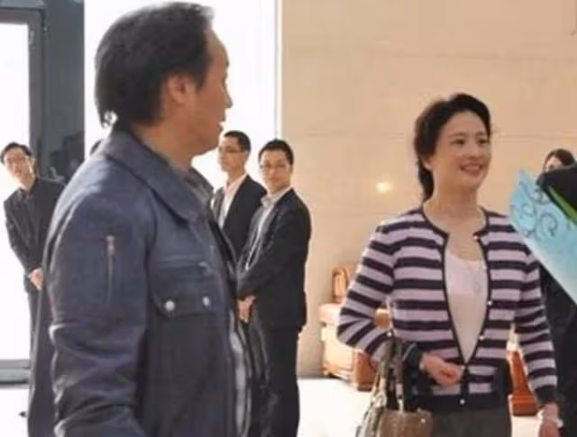 劉亦菲的媽媽劉曉莉：兩婚兩離，64歲依舊單身，長得比女兒還漂亮