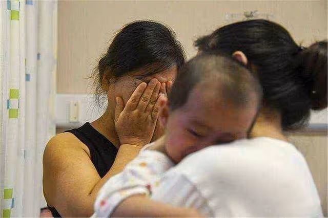 大跌眼鏡!爺爺為證兒媳不忠「帶孫子做親子鑑定」一查結果嚇到「沒想到自己被綠了」!