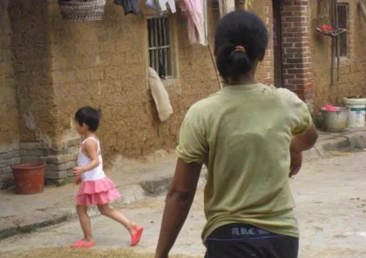 丈夫不幸地去世,一年後妻子想再婚嫁給鄰居 「女兒的一番話」讓妻子當場癱軟在地:作孽啊!