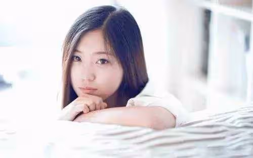 加班到深夜,回家抱著老婆就睡,第二天早上看著懷裡的人我傻了