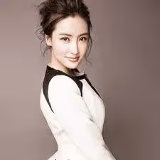 加班到深夜,回家抱著老婆就睡,第二天早上看著懷裡的人我傻了