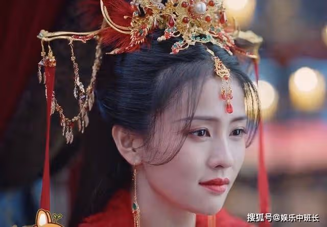 《長月燼明》葉夕霧身死變黎蘇蘇,爹爹一句話讓她發寒,都是澹臺燼的局
