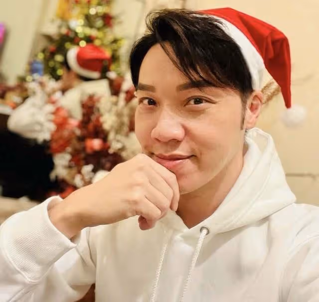 香港知名男星攜丈夫出席富商父親壽宴,資產幾十億,恐將無人繼承