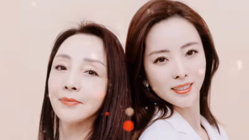 央視主持人李思思為媽媽姥姥慶生，母女拍寫真共用一張臉基因強大