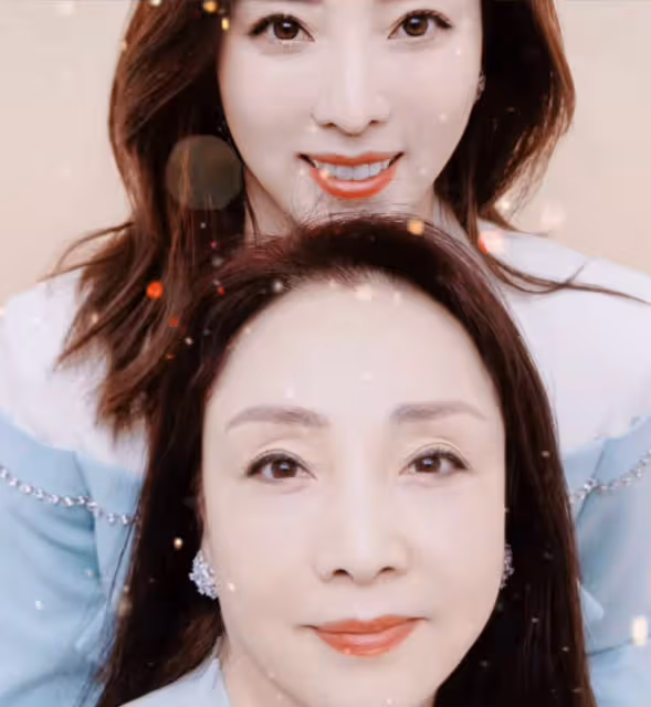 央視主持人李思思為媽媽姥姥慶生，母女拍寫真共用一張臉基因強大