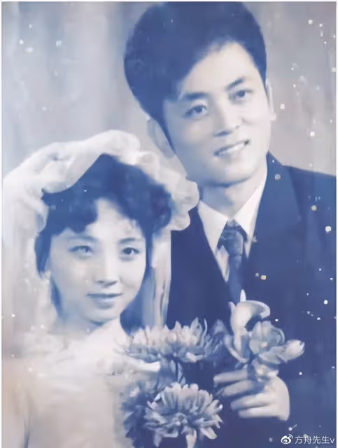 央視主持人李思思為媽媽姥姥慶生,母女拍寫真共用一張臉基因強大