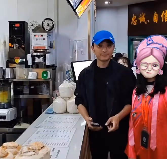 尼格買提回母校中傳被偶遇,大長腿吸睛,學弟學妹爭相合影人氣高