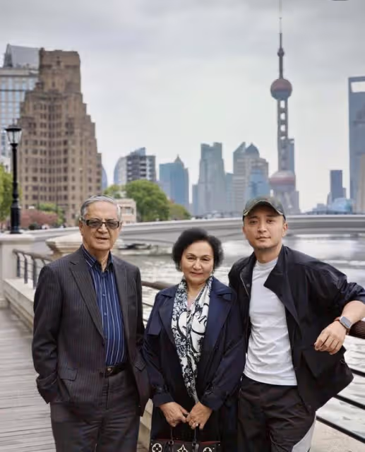 尼格買提回母校中傳被偶遇，大長腿吸睛，學弟學妹爭相合影人氣高
