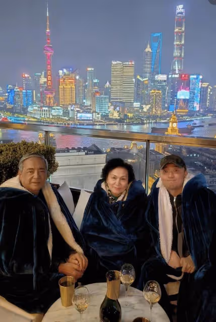 尼格買提回母校中傳被偶遇，大長腿吸睛，學弟學妹爭相合影人氣高