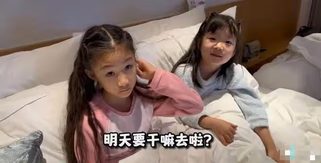 69歲陳佩斯下地干農活!鬍鬚花白賣力鋤地,住豪宅被曝承包萬畝地
