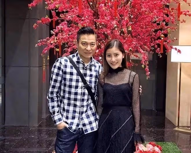 劉德華遠房表親曝光,陳志遠最神秘的長女露面,地位堪比何超瓊