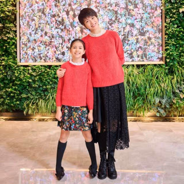梁詠琪罕曬全家福!8歲混血女兒暴風式長高,跟老爸如複製粘貼