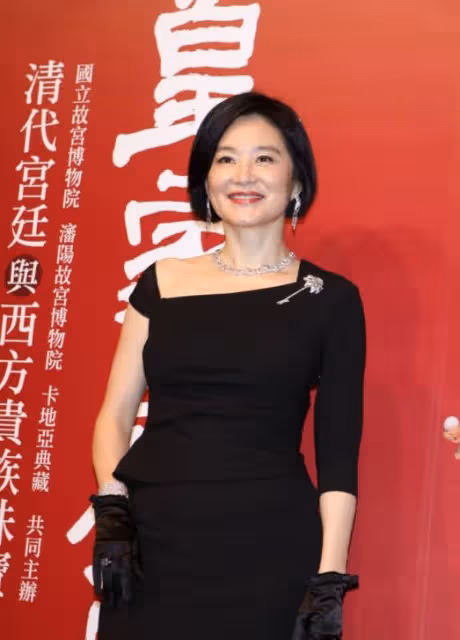 68歲林青霞再傳離婚，邢李原讓私生子認祖歸宗，私生子真容疑曝光