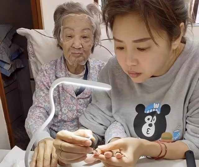 香港知名女星至今仍是單身,只談過一次戀愛,前男友因肺癌離世