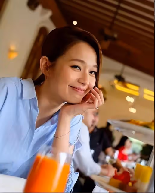 TVB花旦被傳買了10個單位被封樓後,離婚後與搭檔傳緋聞