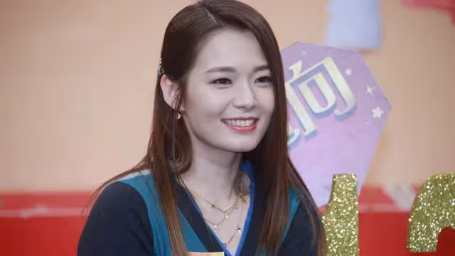TVB花旦被傳買了10個單位被封樓後，離婚後與搭檔傳緋聞