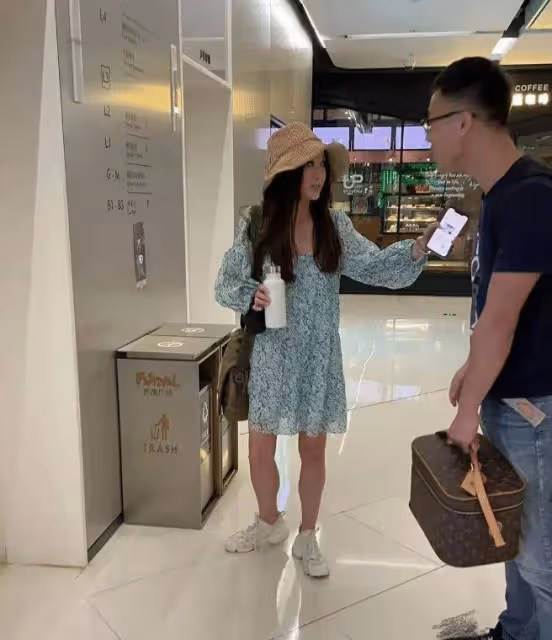 誰敢相信這是溫碧霞？虎背熊腰還有點矮，女神氣質全無