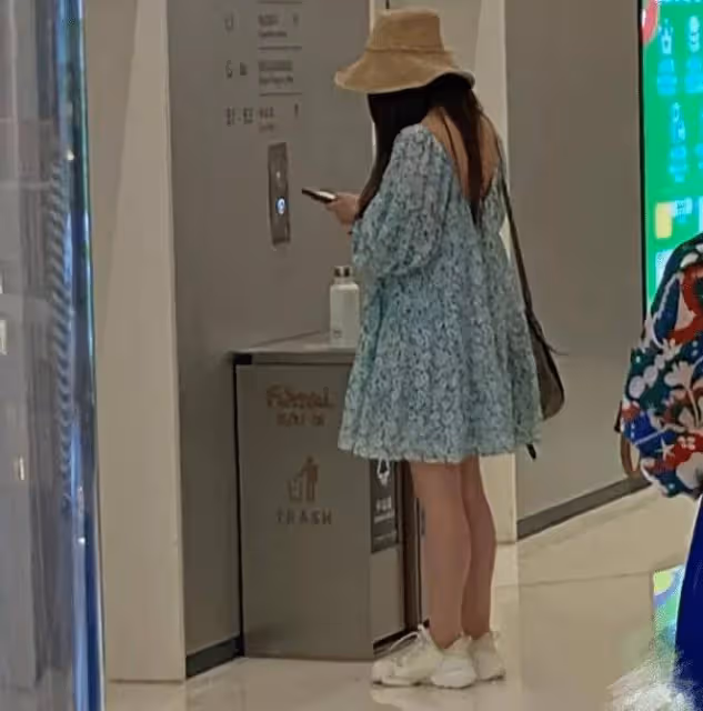 誰敢相信這是溫碧霞？虎背熊腰還有點矮，女神氣質全無