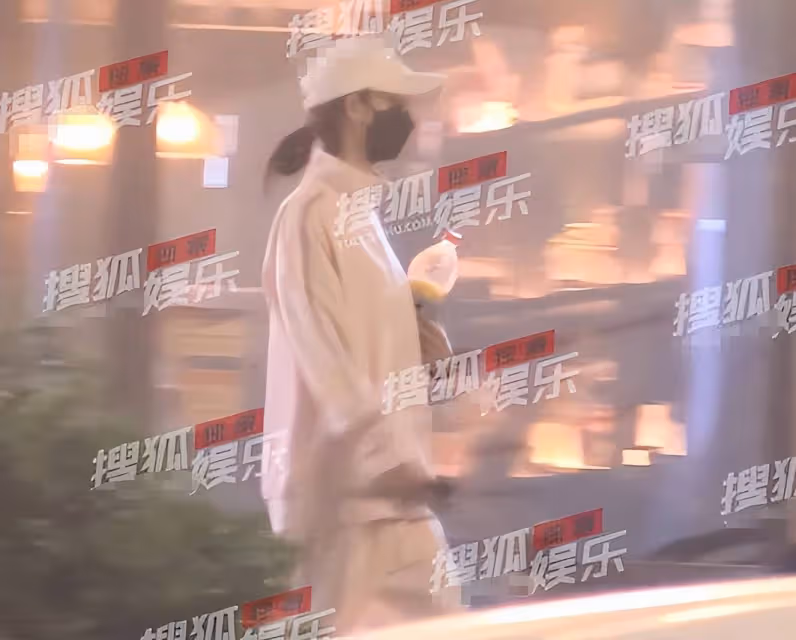 戀情實錘！陳瑤攜男友吃四川火鍋，飯後打包7塊錢飲料同回愛巢