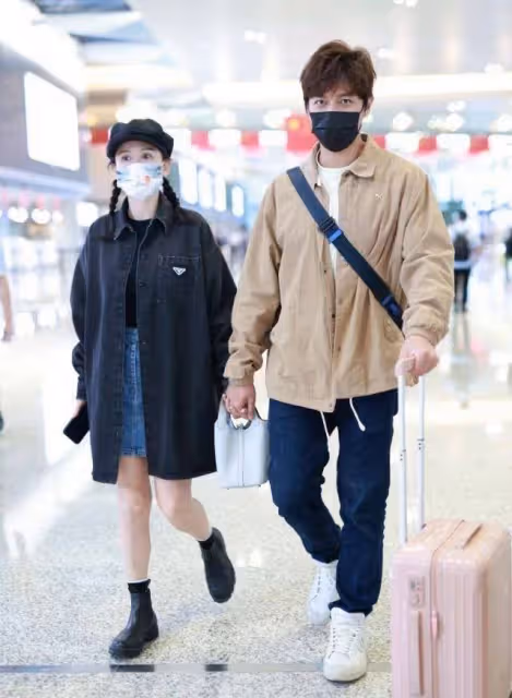 懷孕了？43歲陳喬恩與小9歲老公逛街被拍，女方腹部隆起像准媽媽