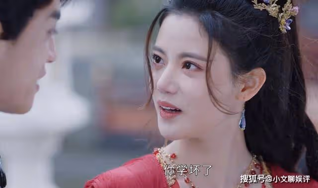 《長月燼明》寧斷尾也不願苟活，翩然下線後，才知她愛的人到底是誰