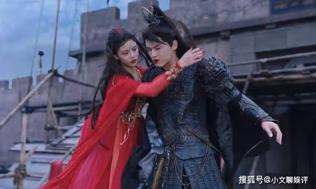 《長月燼明》寧斷尾也不願苟活，翩然下線後，才知她愛的人到底是誰