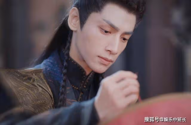 《長月燼明》太扎心！神明對燼皇的最後一絲眷戀，成全了他的白頭夢