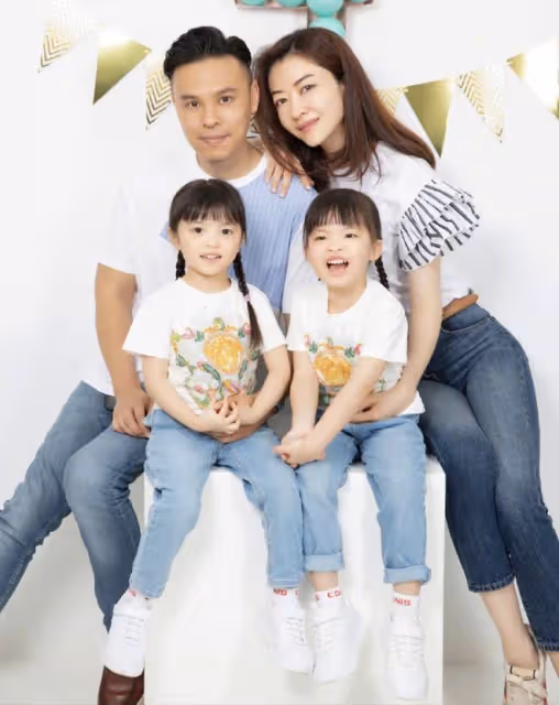 熊黛林曬一家四口踏青，抱怨雙胞胎女兒越來越像爸爸，直呼不划算