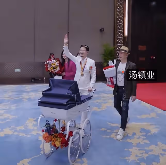 51歲陳志朋太掉價！為網紅戴頭紗撒玫瑰，幫網紅求婚被調侃像花童