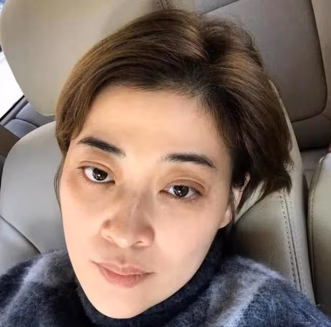 48歲梅婷疑似懷三胎,曬照片肚子凸起眼圈發黑,家中豪宅意外曝光