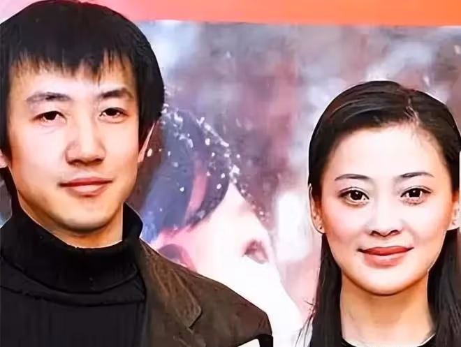 48歲梅婷疑似懷三胎,曬照片肚子凸起眼圈發黑,家中豪宅意外曝光