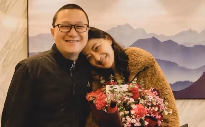 48歲梅婷疑似懷三胎,曬照片肚子凸起眼圈發黑,家中豪宅意外曝光