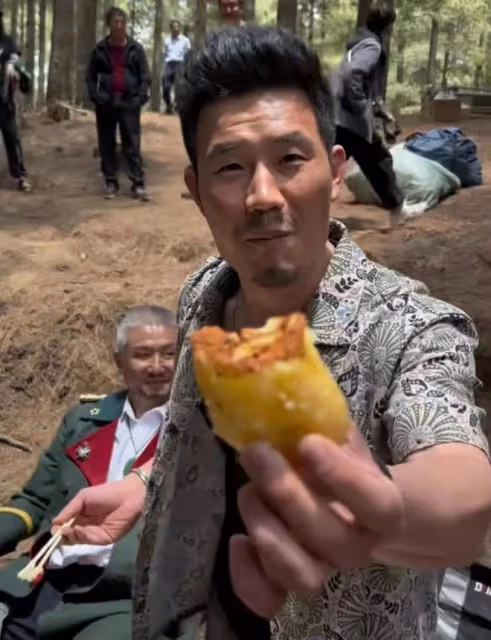 不演了，演員嘎子在劇組耍大牌，原因是伙食太差天天吃土豆乾蘿蔔