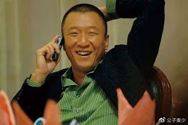 當年沈傲君和孫紅雷剛拍完吻戲後,她悄悄對導演說:再拍一遍吻戲