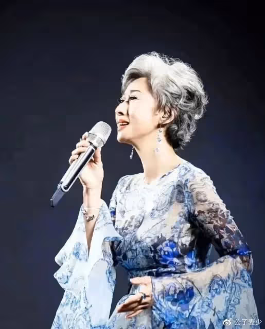 劉曉慶趙雅芝生圖流出,這一次,「不老女神」們的濾鏡碎了一地