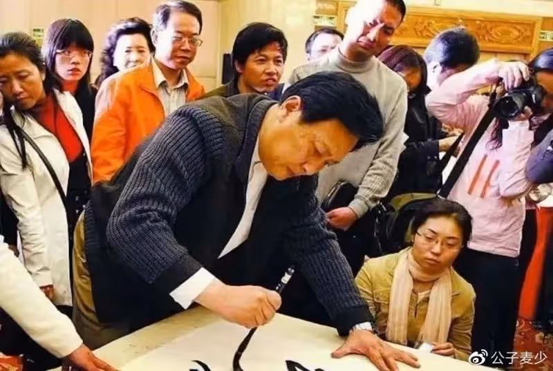 70歲唐國強回國辦藝術展!常居國外生活太瀟灑,收門票1299被吐槽