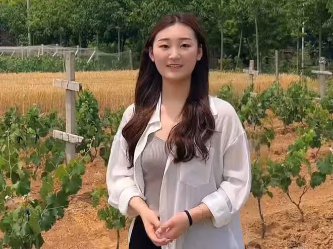 大衣哥前兒媳陳亞男遭人報復,開服裝店被人砸場,只試不買到處扔