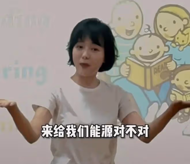 汪涵44歲妻子現身兒子學校,剪短髮變知性美女,兒子上的貴族學校