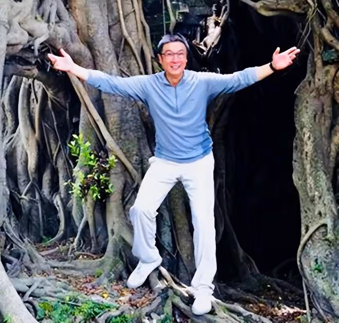 73歲劉松仁病癒復工!精神奕奕狀態好,3年前摔傷行動不便傳中風