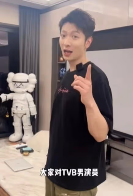 疑充大頭遭拆穿!TVB帥氣男星拍片分享大宅內景,被指非自己房子