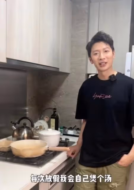 疑充大頭遭拆穿!TVB帥氣男星拍片分享大宅內景,被指非自己房子