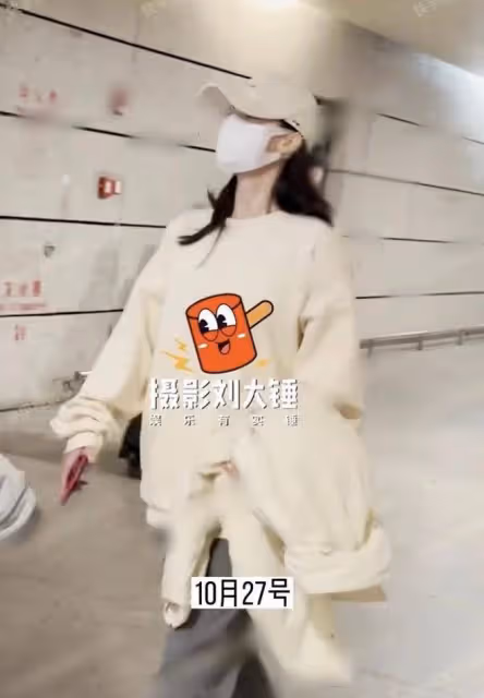 張雲龍戀情疑曝光，住在馮女郎鍾楚曦家裡多日，曾在海邊互動很甜