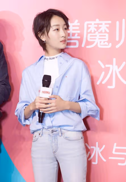 基礎單品如何穿出個性？試試「卷個邊」，周春雨鍾楚曦立馬變時髦