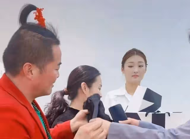 陳亞男服裝店成網紅打卡地，一男子打扮怪異專程來「探店」